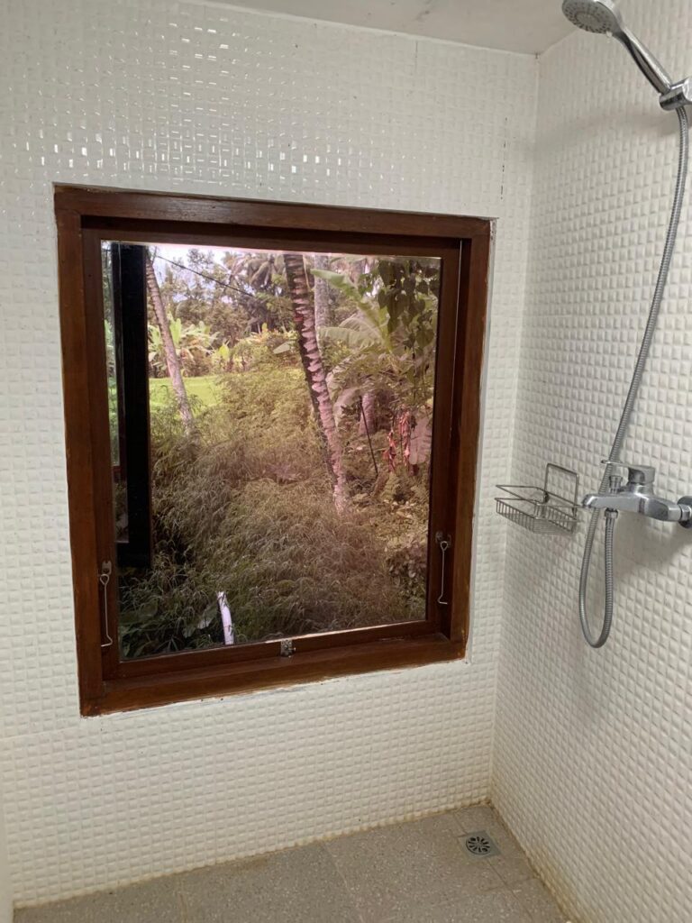 Yoga Villa Ensuite Bathroom with Jungle View Yoga Villa Ensuite Bathroom with Jungle View